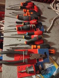 cacciaviti e pinza usag