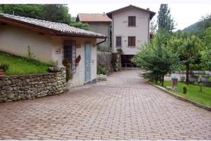 Casa indipendente di 150 m² con 3 locali e box aut