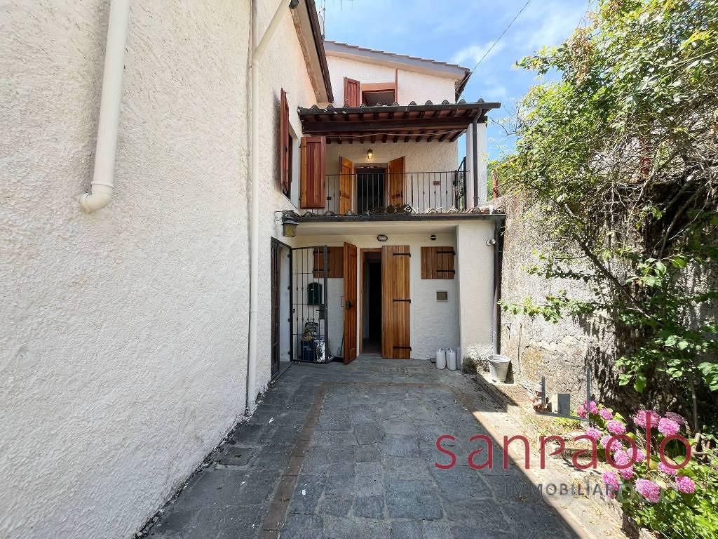 Casa indipendente di 235 m² con più di 5 locali a