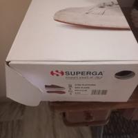 scarpe da tennis da  donna di colore rosso 