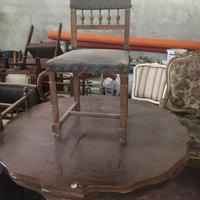 Tavolo e sedia antichi