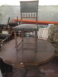 Tavolo e sedia antichi