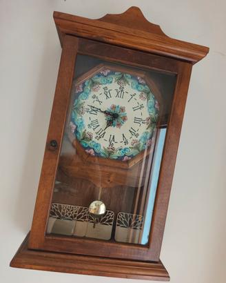 Orologio a pendolo da parte in legno e ceramica 