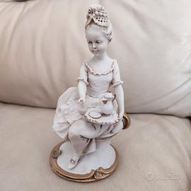 Statuina in porcellana Biscuit
