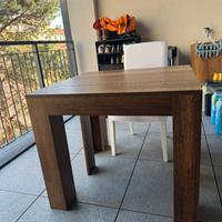 Tavolo allungabile in legno – moderno salvaspazio