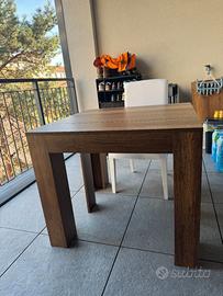 Tavolo allungabile in legno – moderno salvaspazio