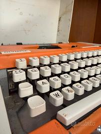 Macchina da scrivere Olympia Traveller de Luxe ara