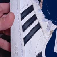 sneakers adidas bambino numero 27