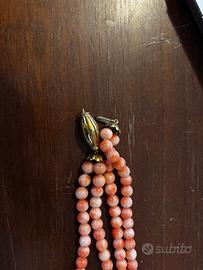 Collana in corallo con gancio in oro