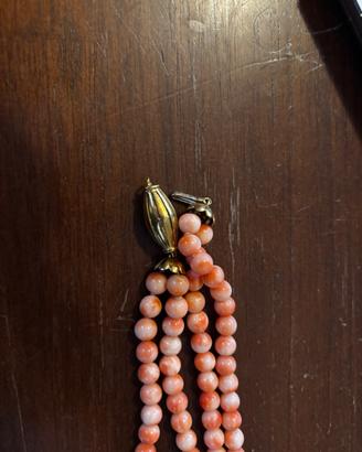 Collana in corallo con gancio in oro