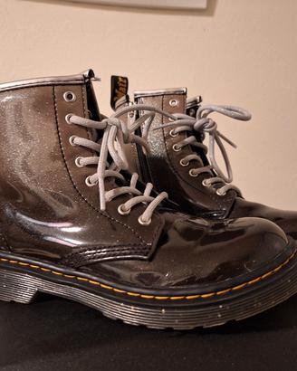 Dr Martens lucidi numero 32