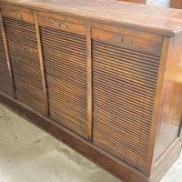 Antico Mobile a quattro Serrande scorrevoli