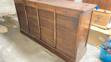 Antico Mobile a quattro Serrande scorrevoli