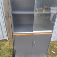 mobile in ferro con vetrina 