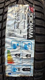 4 Pneumatici 195/65 R15 Yokohama Bluearth Winter V