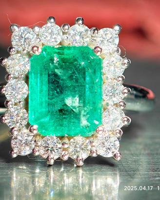 anello smeraldo e diamanti 