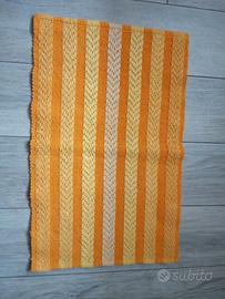 N. 4 tappeti scendiletto gialli a righe