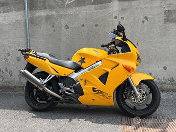 Honda VFR 800 FI 1999 gialla storica CRS FMI