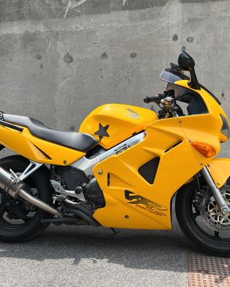 Honda VFR 800 FI 1999 gialla storica CRS FMI