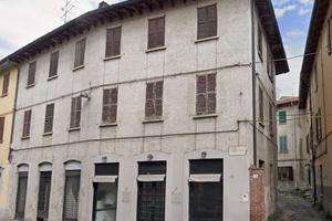 CANTU' vendiamo BILOCALE al piano secondo da ristr