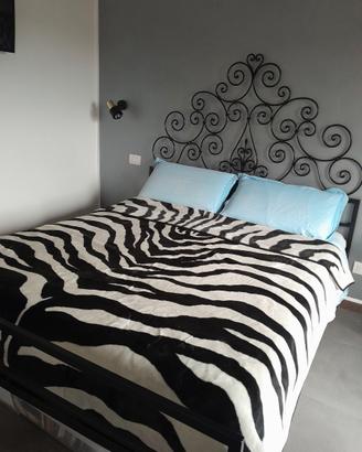 Letto ferro battuto con rete doghe e materasso