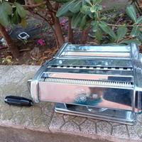 Macchina per la pasta fresca ad azione manuale 