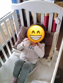 Lettino Erbesi in legno bianco