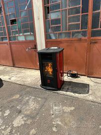 Stufa pellet  9 kW marca CAMINETTI MONTEGRAPPA