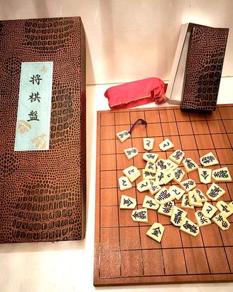 shogi gioco giapponese con scacchiera originale
