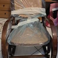 Sedia a dondolo in legno