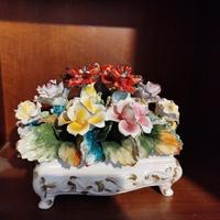 Centrotavola  in porcellana di Capodimonte.    