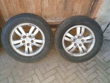 4 Gomme Terios su cerchio  (1 coppia + 2 singole)