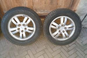 4 Gomme Terios su cerchio  (1 coppia + 2 singole)