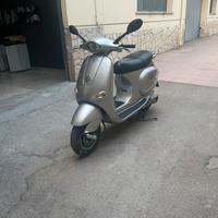 Vespa et4 150