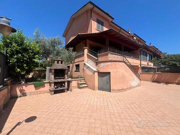 VILLA A SCHIERA A VEROLI