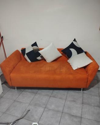 Divano usato arancione – €20