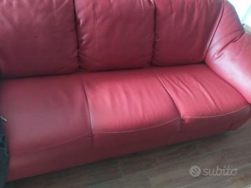Due divani in ecopelle 