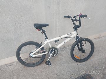 bicicletta bmx bianca