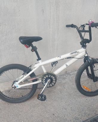 bicicletta bmx bianca