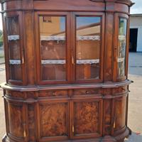 Vetrina in legno massello stile classico