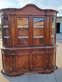 Vetrina in legno massello stile classico