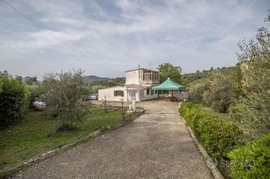VILLA SINGOLA A PALOMBARA SABINA