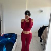 Completo coordinato rosso a costine