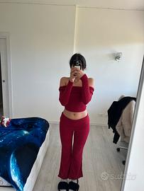 Completo coordinato rosso a costine