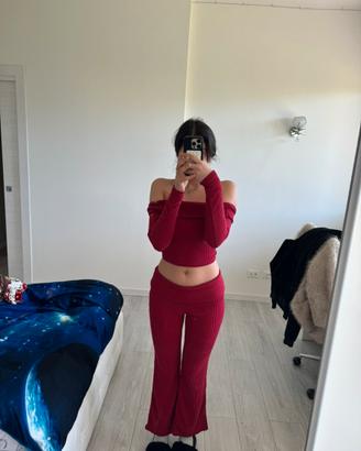 Completo coordinato rosso a costine