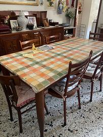 Tavolo con sedie