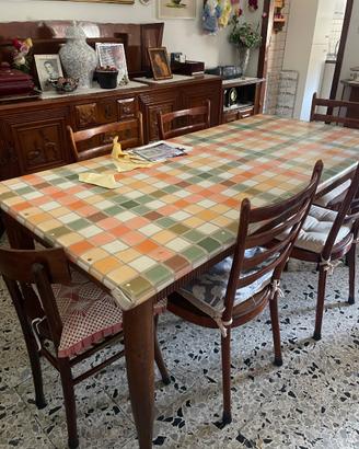 Tavolo con sedie