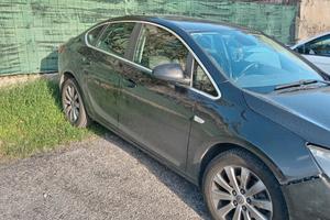 cambio con auto pari merito