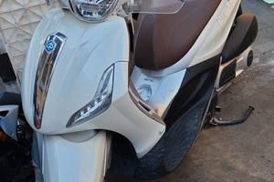 Piaggio Beverly 125/300