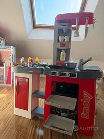 cucina con accessori 
